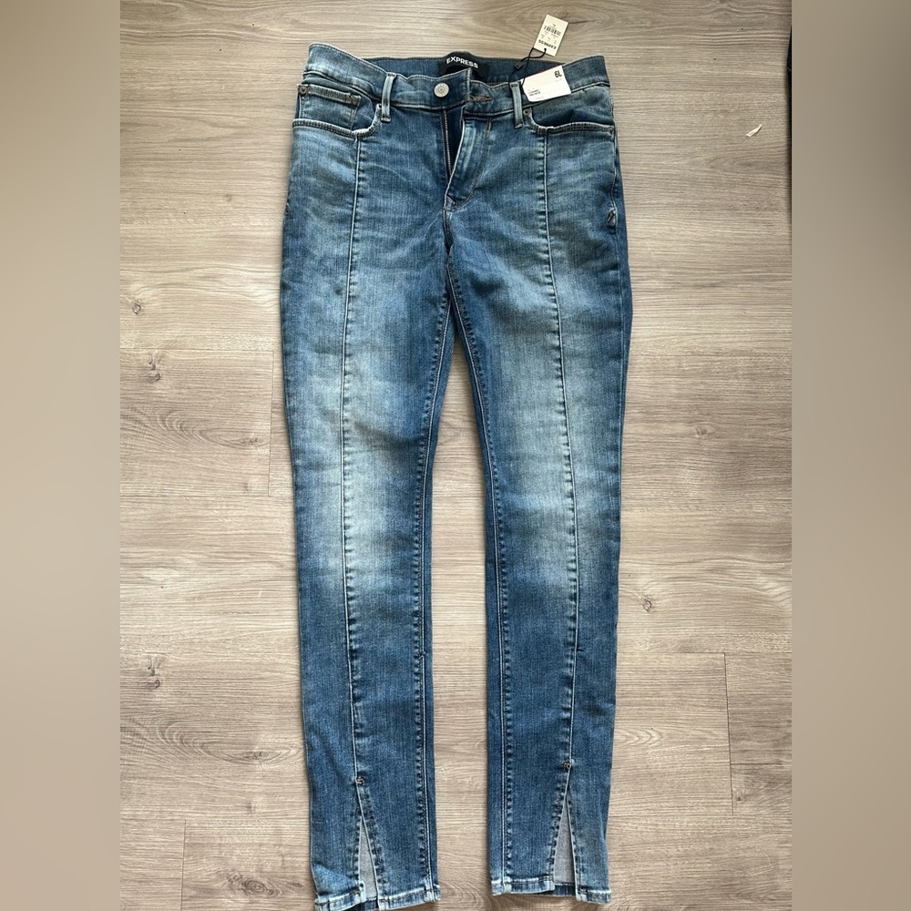 NWT Express Mid Rise Blue Jeans with Split Hem at Ankle - Size 6L